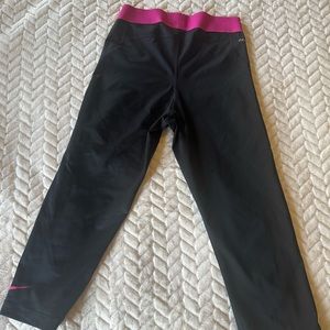 Nike Pro Dri-Fit Capri Leggings Black with pink woman’s medium.Good condition